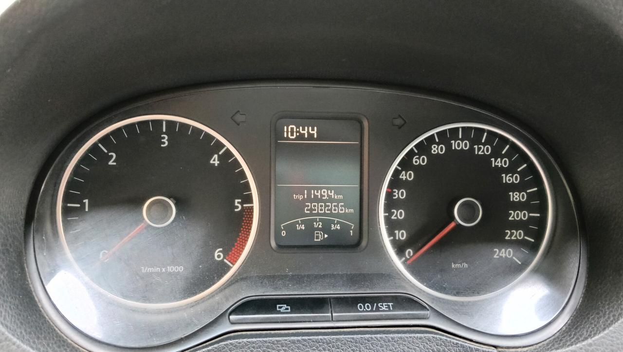 VOLKSWAGEN POLO 1.6 TDI-2010