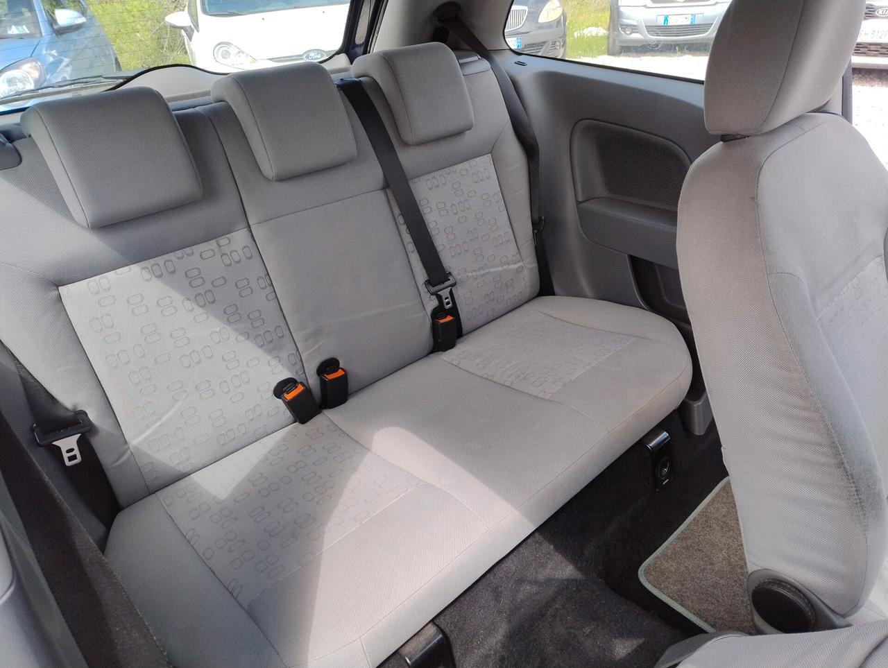 Ford Fiesta 1.4 16V 5p. Ghia