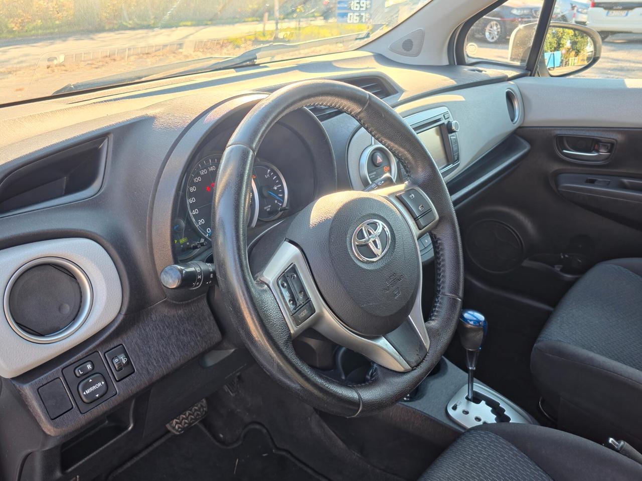 Toyota Yaris 1.5 Hybrid 5 porte Lounge 2014-E5B Automatico NEO