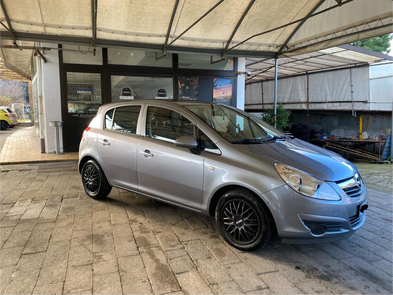 Opel Corsa 1.2 5 porte Cosmo