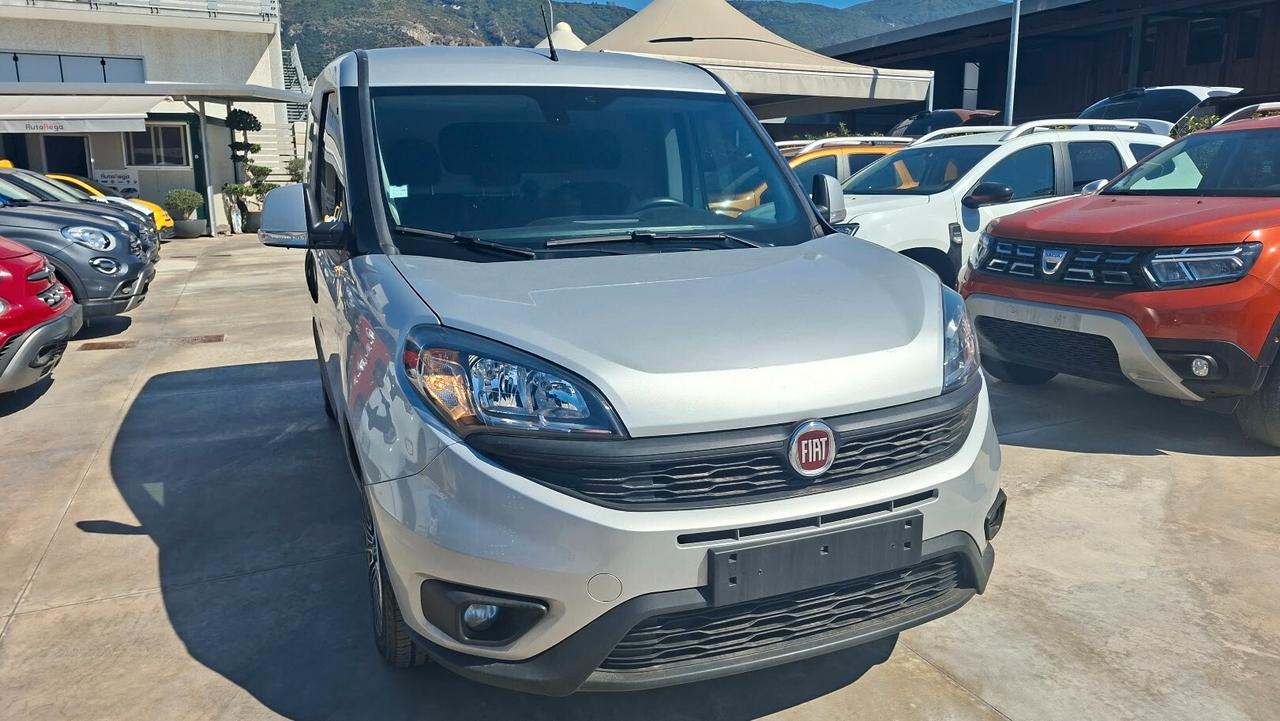 Fiat Doblò Cargo 1.6 MJT con tetto apribile posteriore
