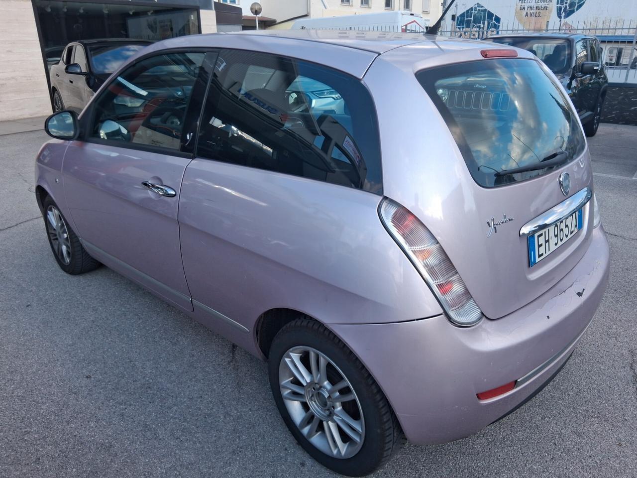Lancia Ypsilon 1.3 MJT 75 CV Diva