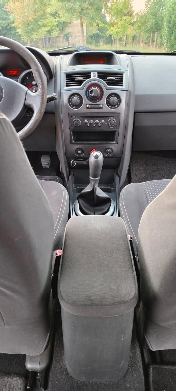 Renault Megane Mégane 1.6 16V 5 porte GPL Luxe Dynamique