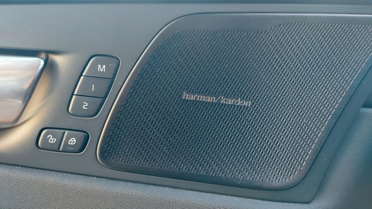 Volvo XC 60 XC60 T6 Recharge Plug-in Hybrid AWD automatico Ultimate Dark