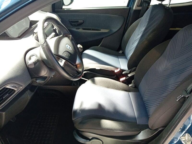Lancia Ypsilon 1.0 FireFly 5 porte S&S Hybrid Gold