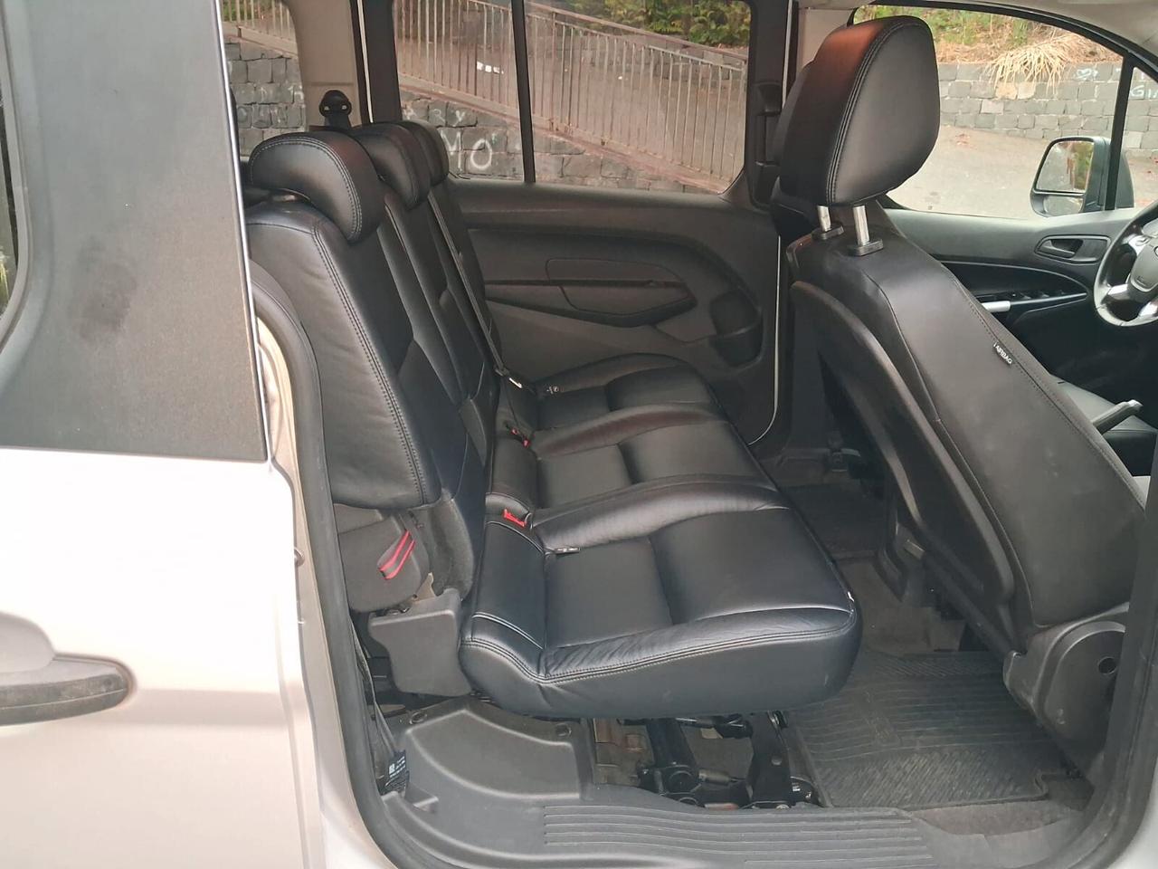 Ford Tourneo Connect Pianale ribassato con rampa disabili in carrozzina