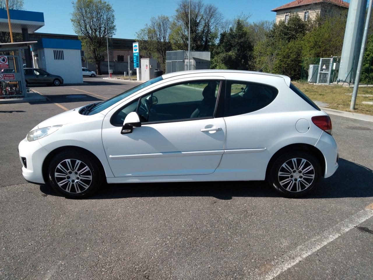 Peugeot 207 1.4 8V 75CV 3p. Energie ECO GPL x neopatentati