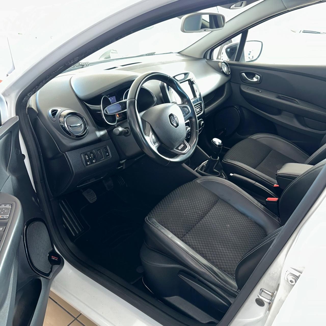 Renault Clio TCe 12V 75 CV 5 porte Moschino Intens