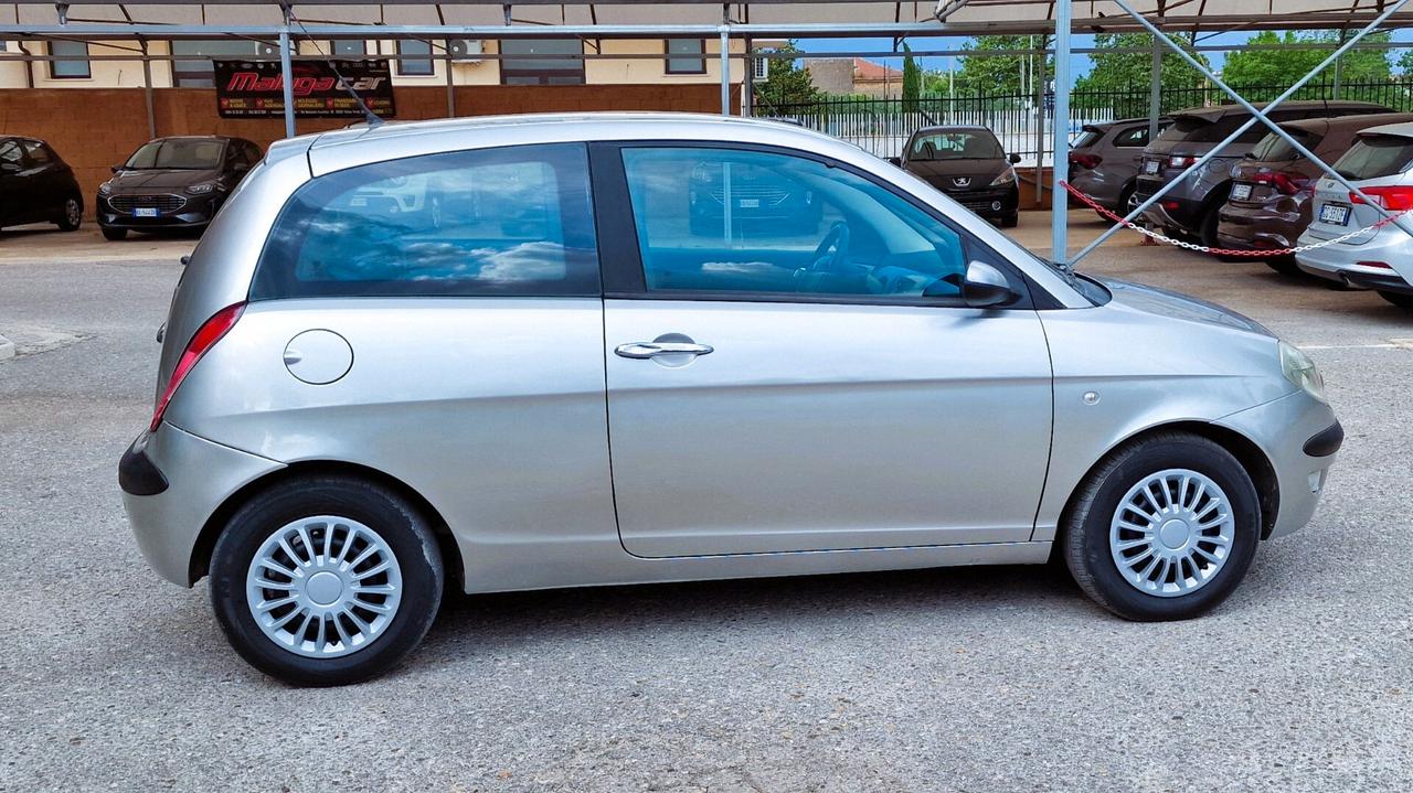 Lancia Ypsilon 1.2 16V Platino