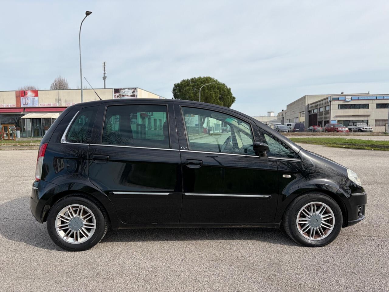 Lancia MUSA 2008 platino ok neopatentati