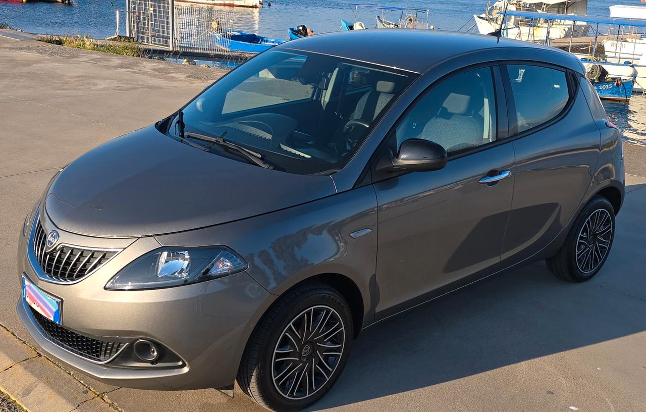 Lancia Ypsilon 1.0 FireFly 5 porte S&S Hybrid Gold
