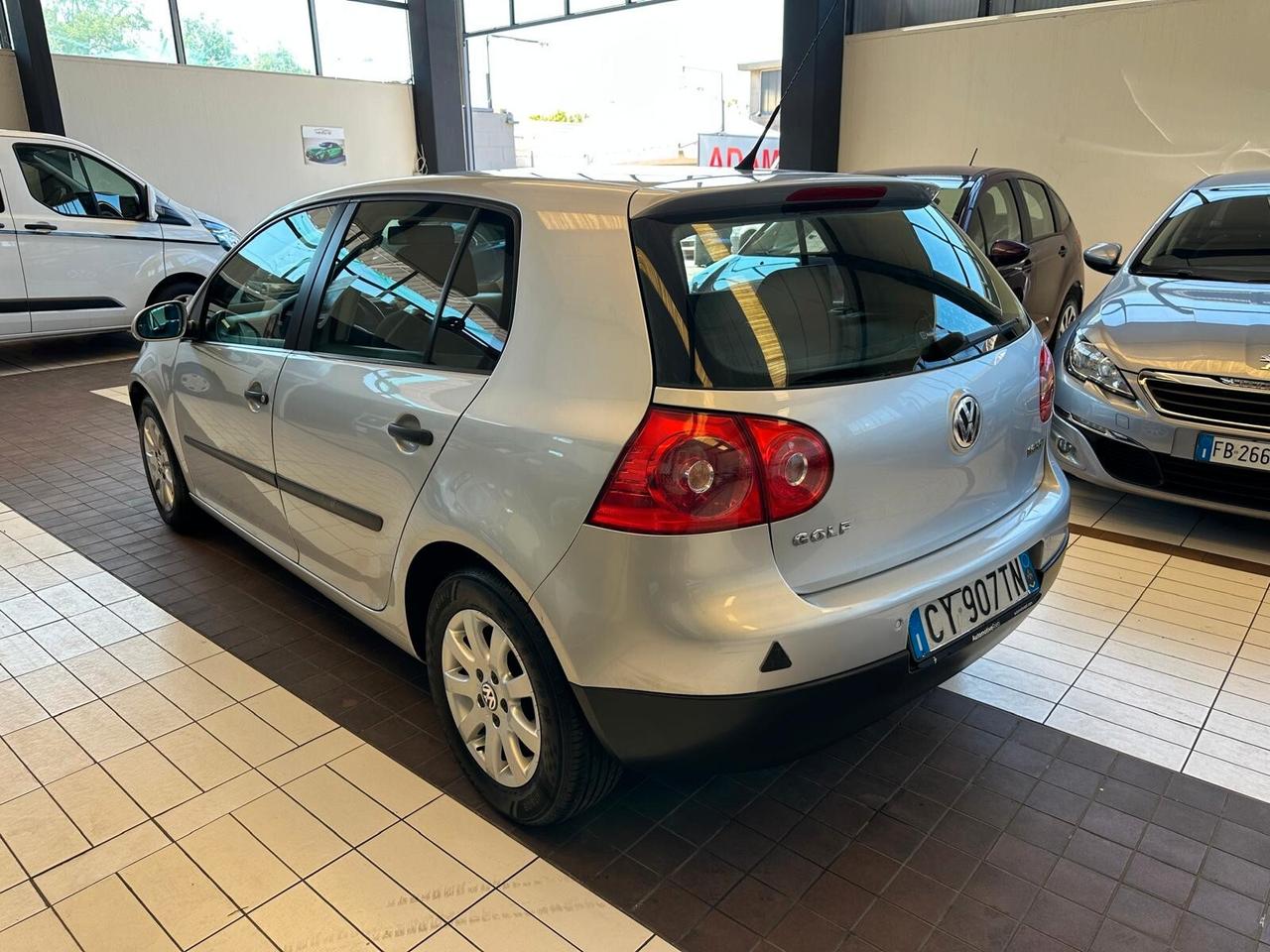 Volkswagen Golf 1.6 16V FSI 5p. Sportline