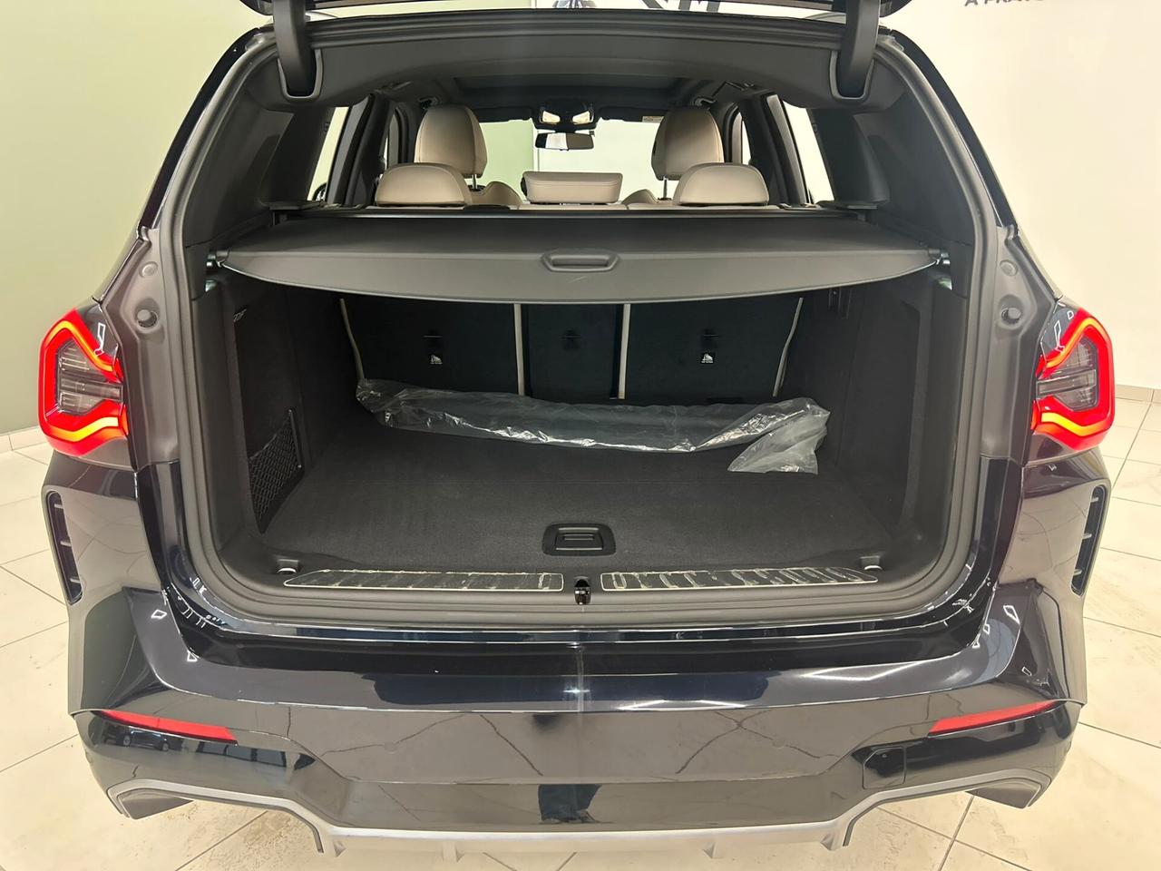 Bmw IX3 Impressive