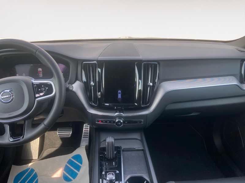 VOLVO XC60 2.0 b4 R-design AwD AuTo