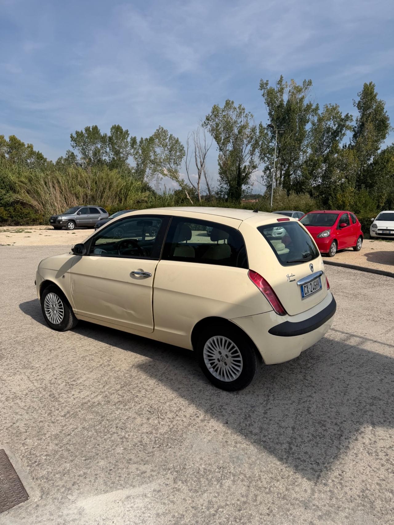 Lancia Ypsilon 1.3 MJT 75 CV Platino