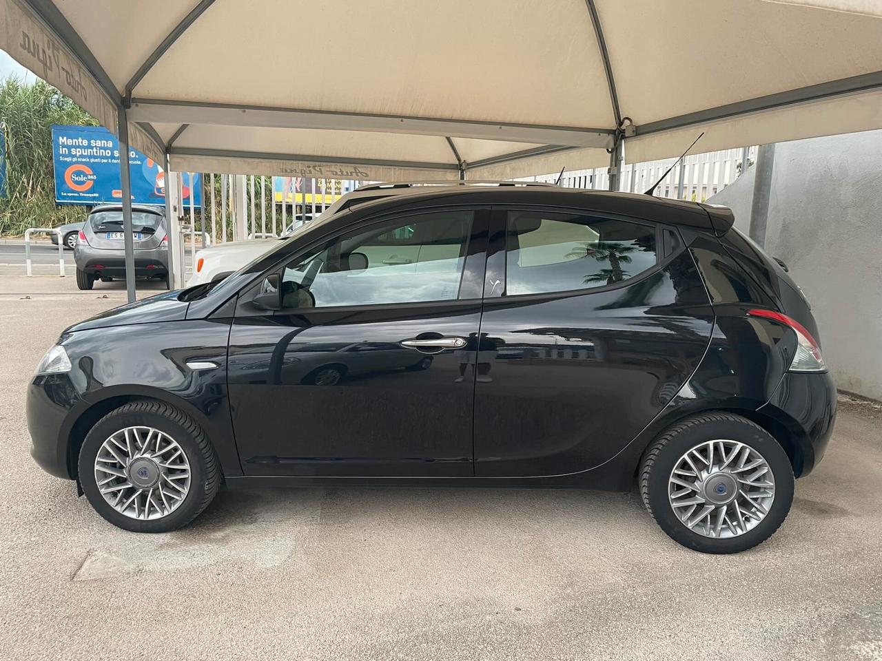 Lancia Ypsilon 1.3 MJT 16V 95 CV 5 porte S&S Silver