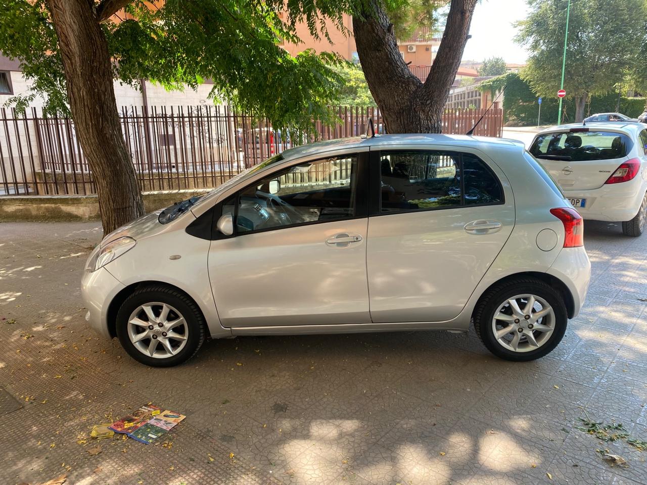 Toyota Yaris 1.0 5 porte