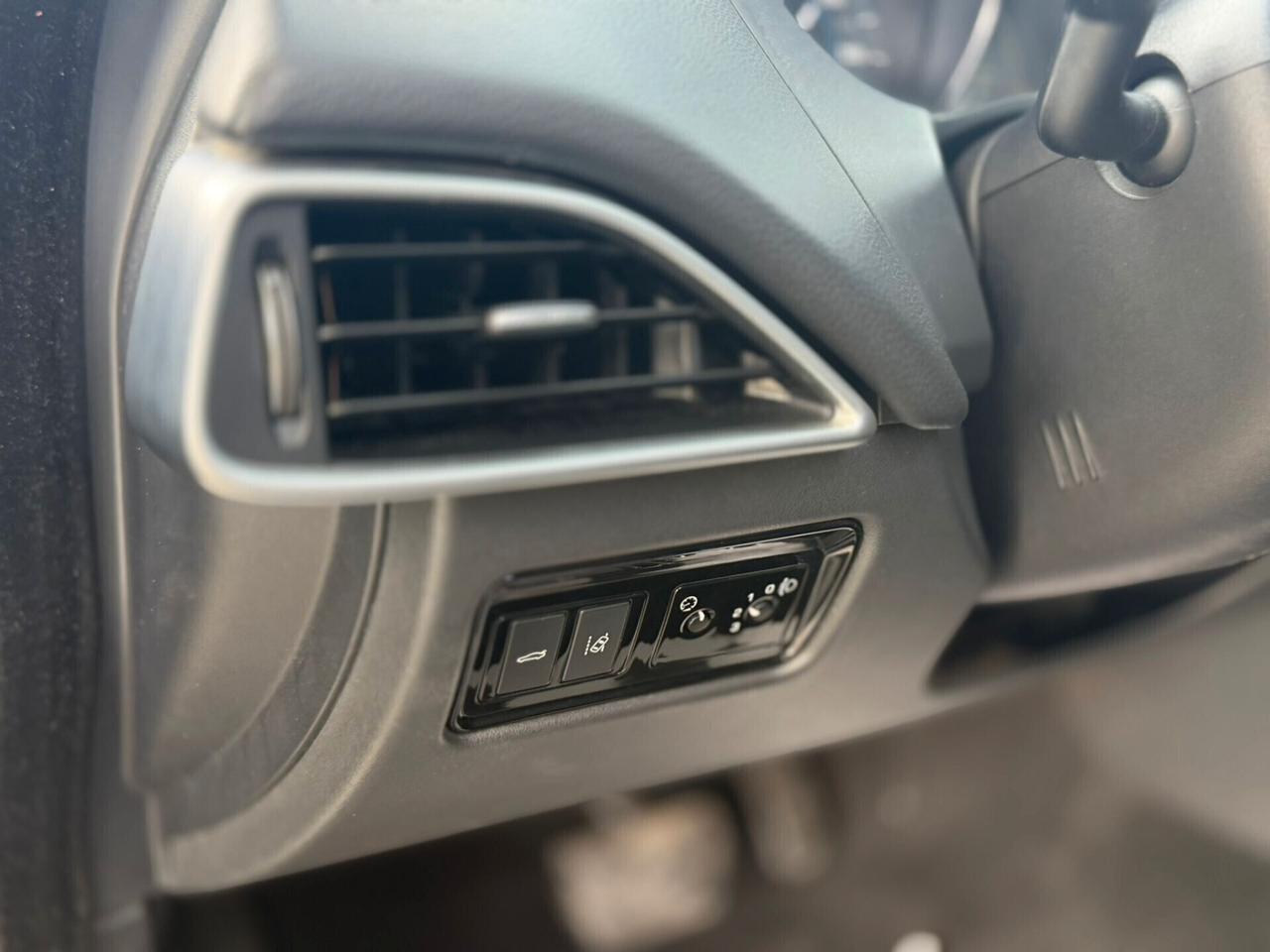 Jaguar XE 2.0 D Turbo R-Sport