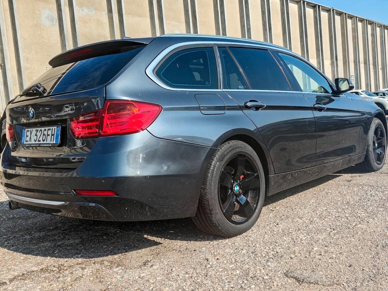 Bmw 320 320d xDrive Touring Luxury Automatica