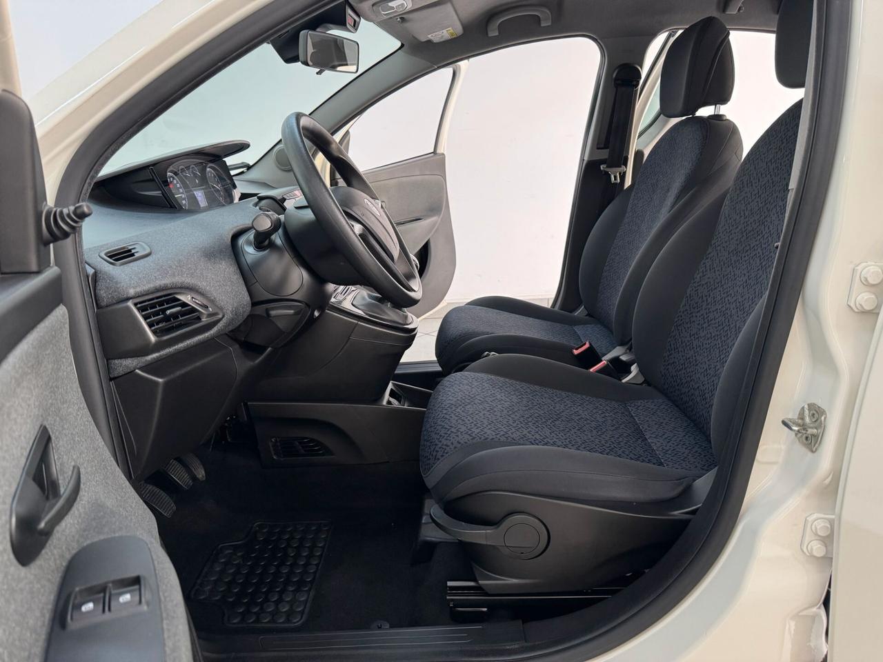 Lancia Ypsilon 1.0 FireFly 5 porte S&S Hybrid Ecochic Silver 2022
