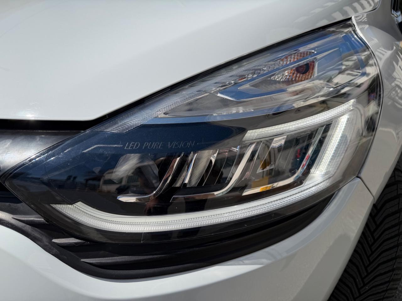 Renault Clio TCe 12V 75 CV 5 porte Moschino Zen