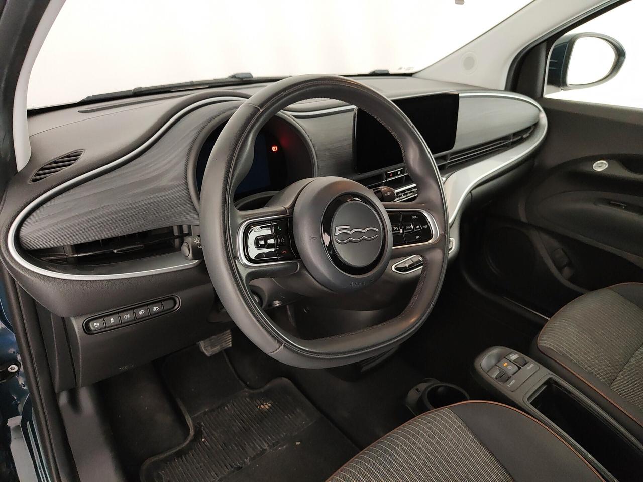 Fiat 500e Berlina 42 kWh La Prima