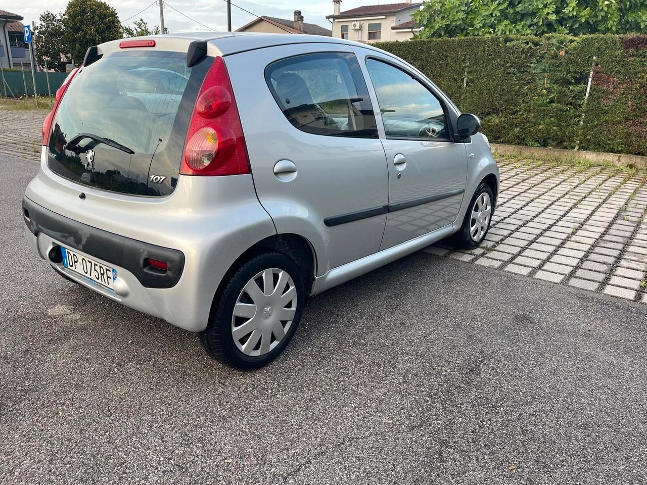 Peugeot 107 5p 1.0 12v Sweet Years AUTOMATICA