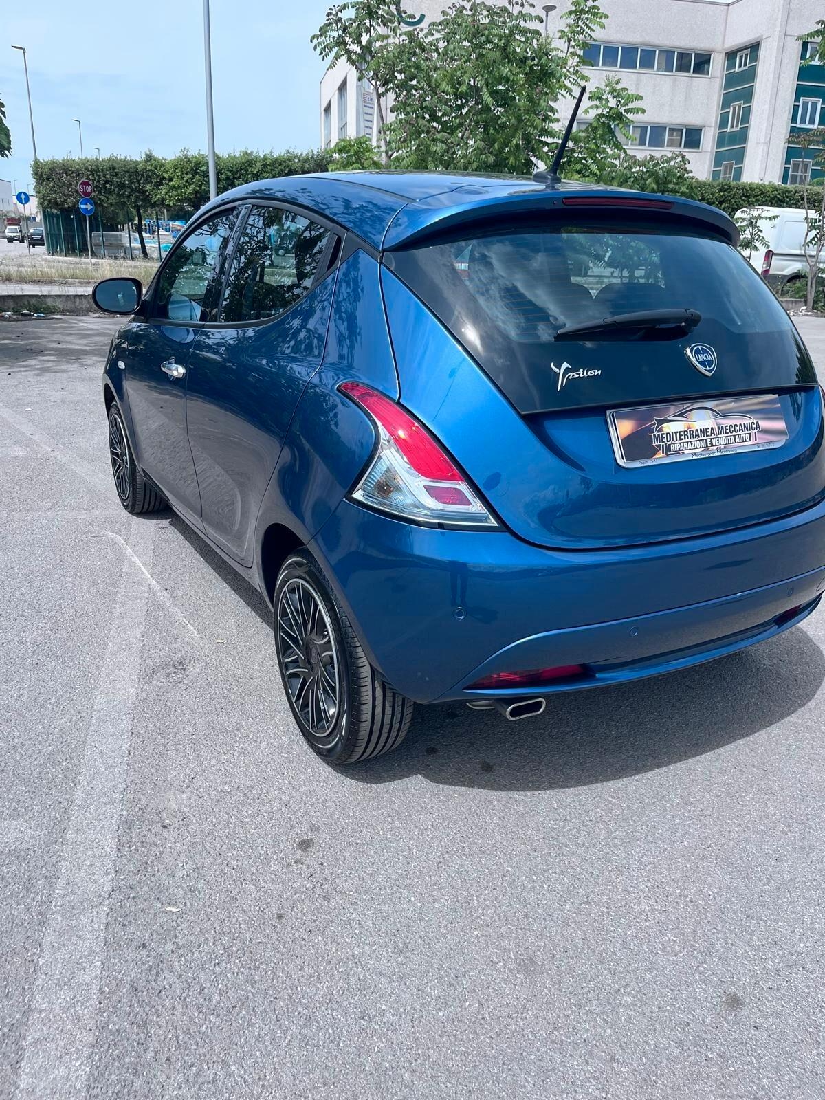 Lancia Ypsilon 1.2 69 CV 5 porte GPL Alberta Ferretti