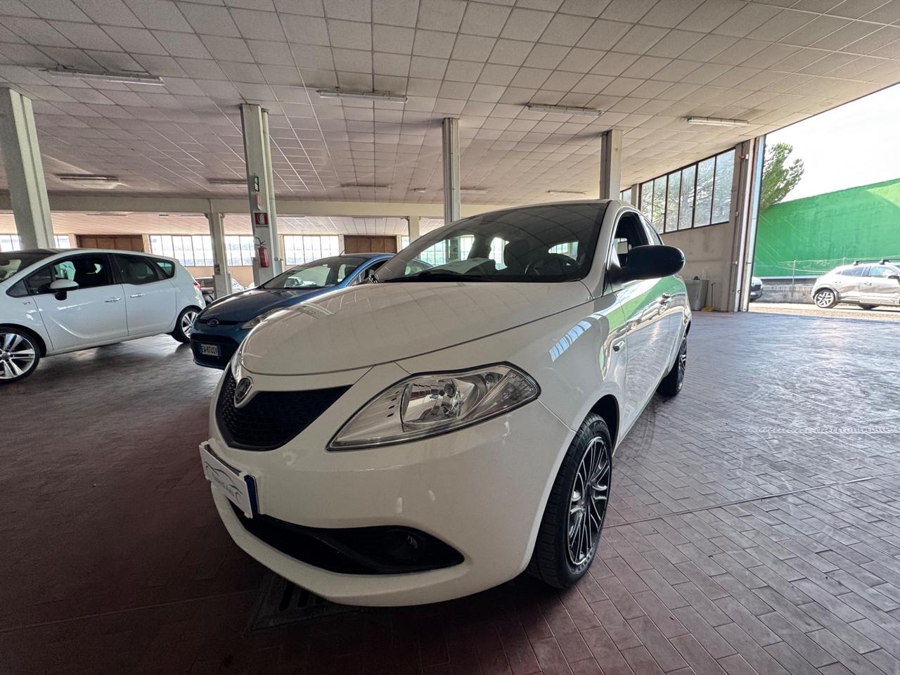 Lancia Ypsilon 1.0 FireFly 5 porte S&S Hybrid Ecochic Gold