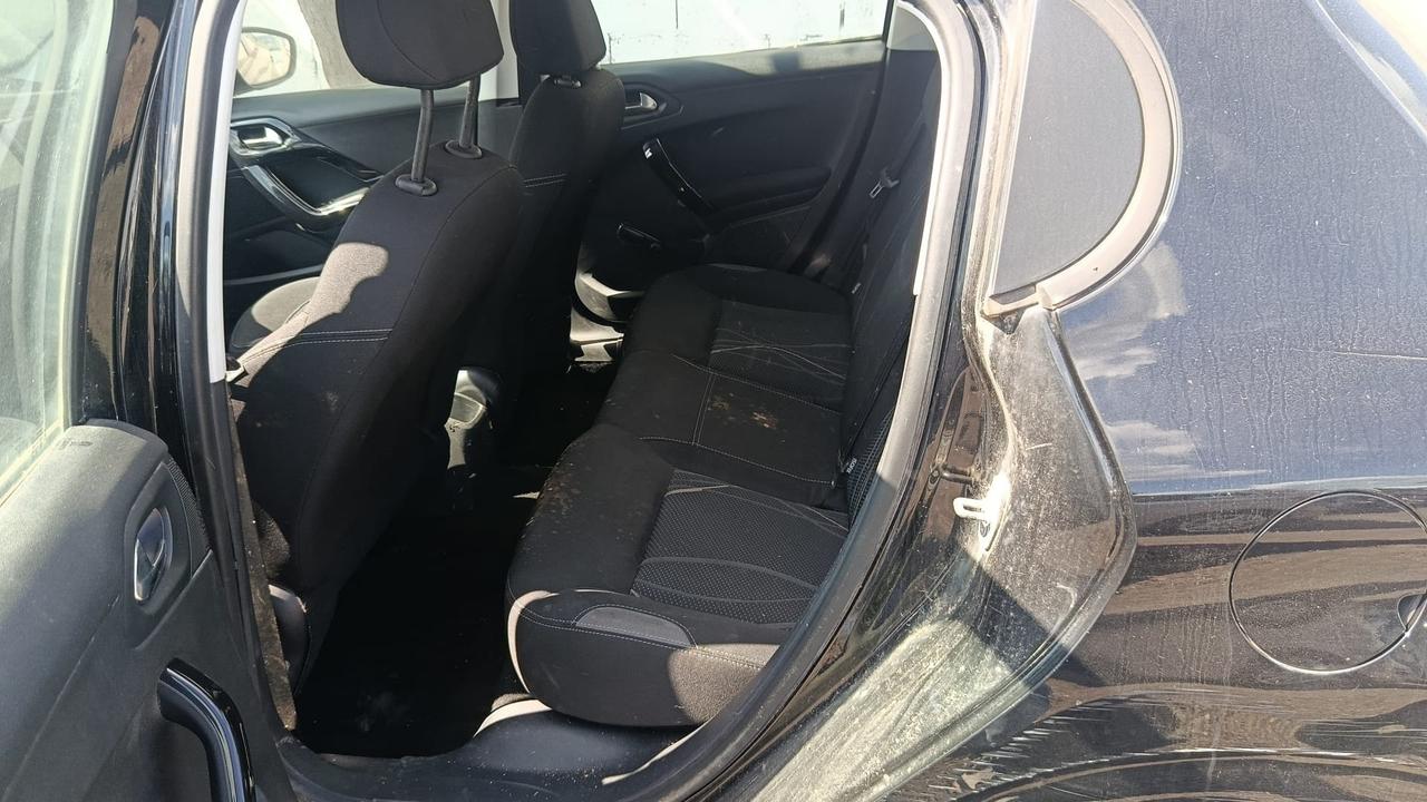 Peugeot 208 1.2 BENZINA MOTORE ROTTO