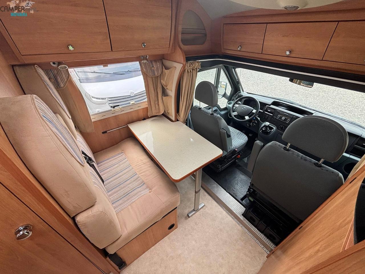 LAIKA X 595 C VAN - Semintegrale con letto matrimoniale in coda e garage (volume interno 68x103 )