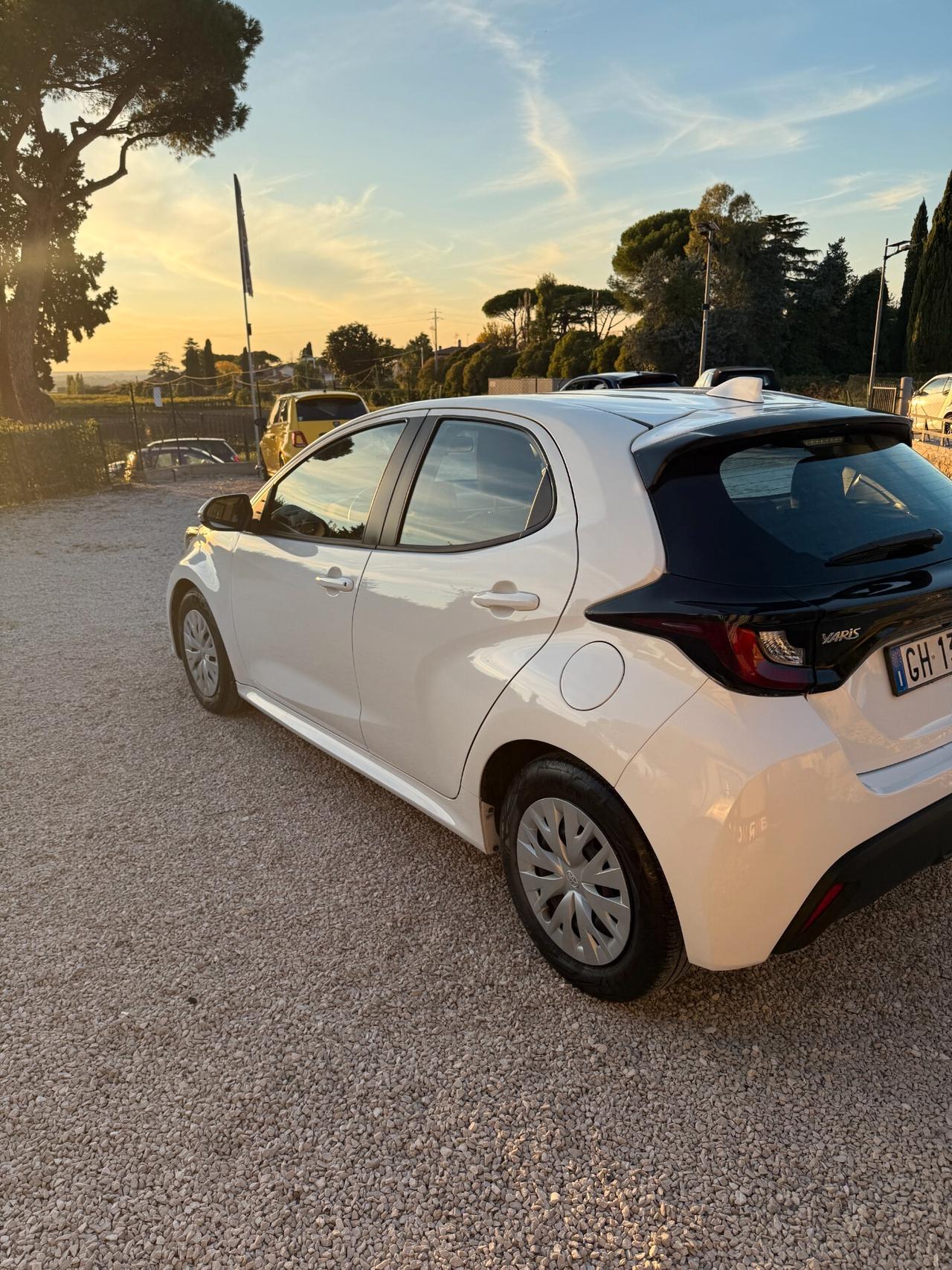 Toyota Yaris 1.5 Hybrid 5 porte Business