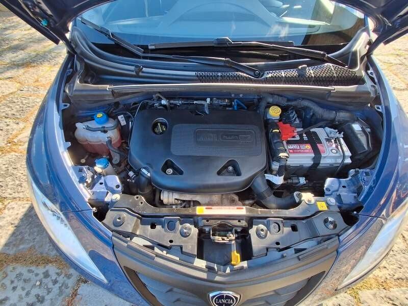 Lancia Ypsilon 0.9 TwinAir 85 CV 5 porte Metano Ecochic