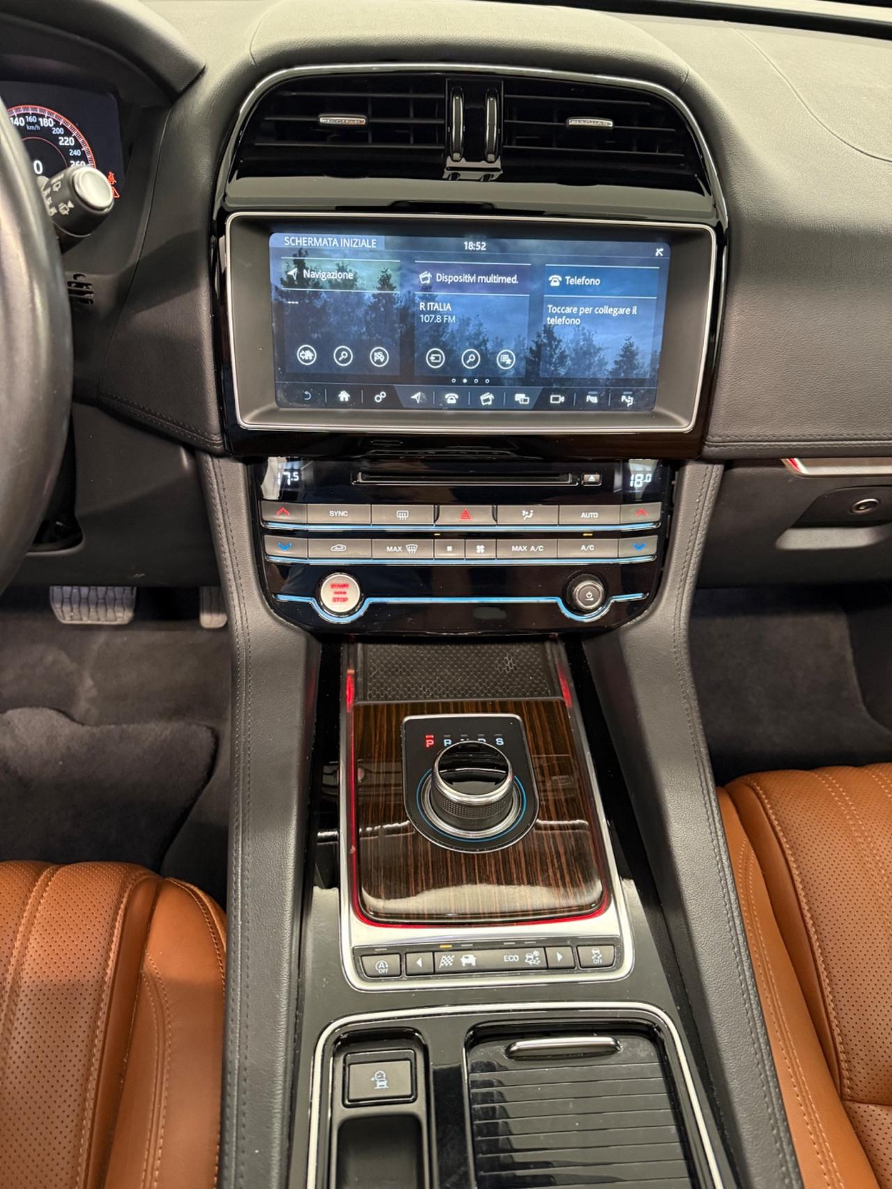 Jaguar F-Pace 3.0 D V6 300 CV AWD aut. Portfolio