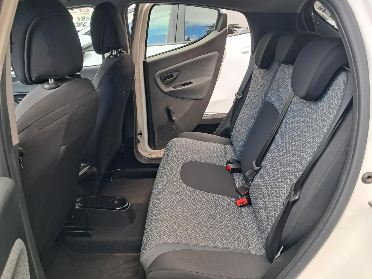 Lancia Ypsilon 1.0 FireFly Hybrid 70 cv Silver