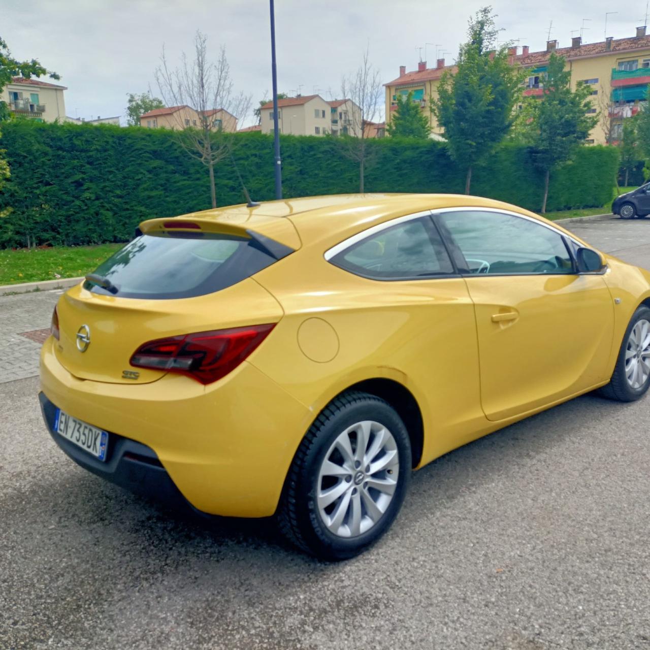Opel Astra GTC 1.4.benzina anno 2012 km 150 mila