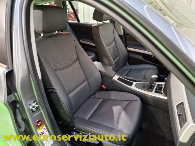 BMW 320 i cat Touring Attiva