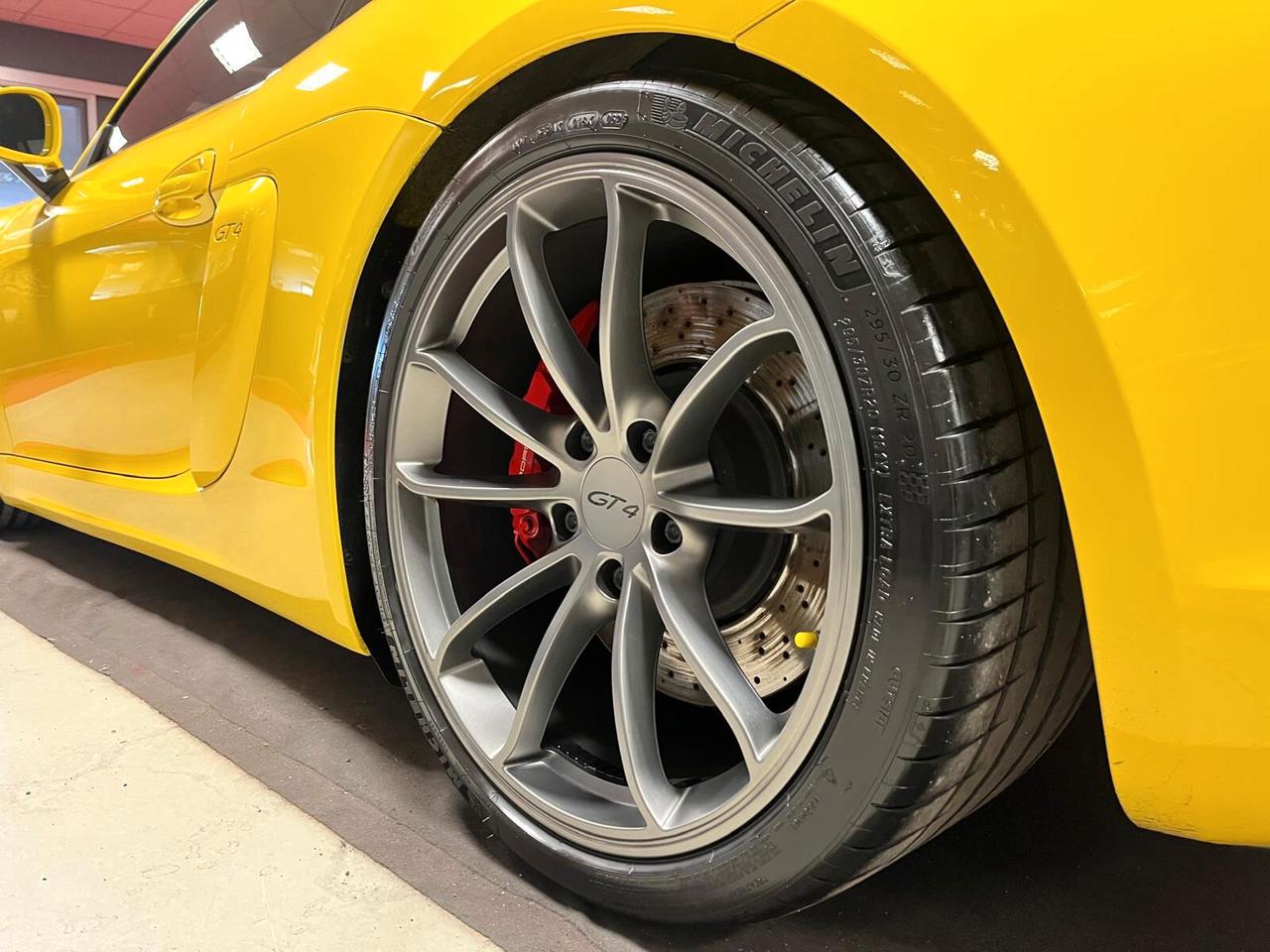 Porsche Cayman (981) GT4