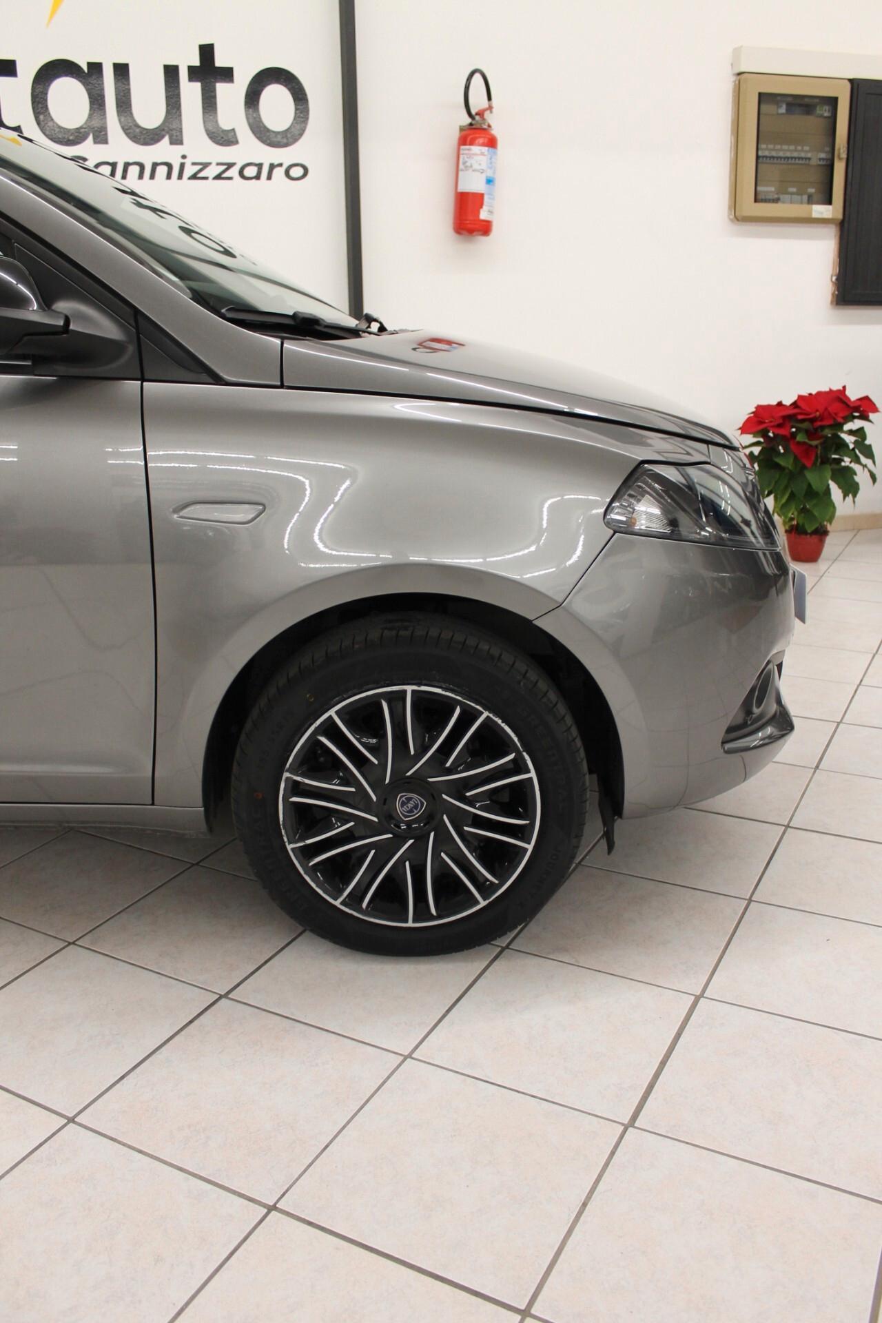 Lancia Ypsilon 1.0 FireFly 5 porte S&S Hybrid Ecochic UnYca