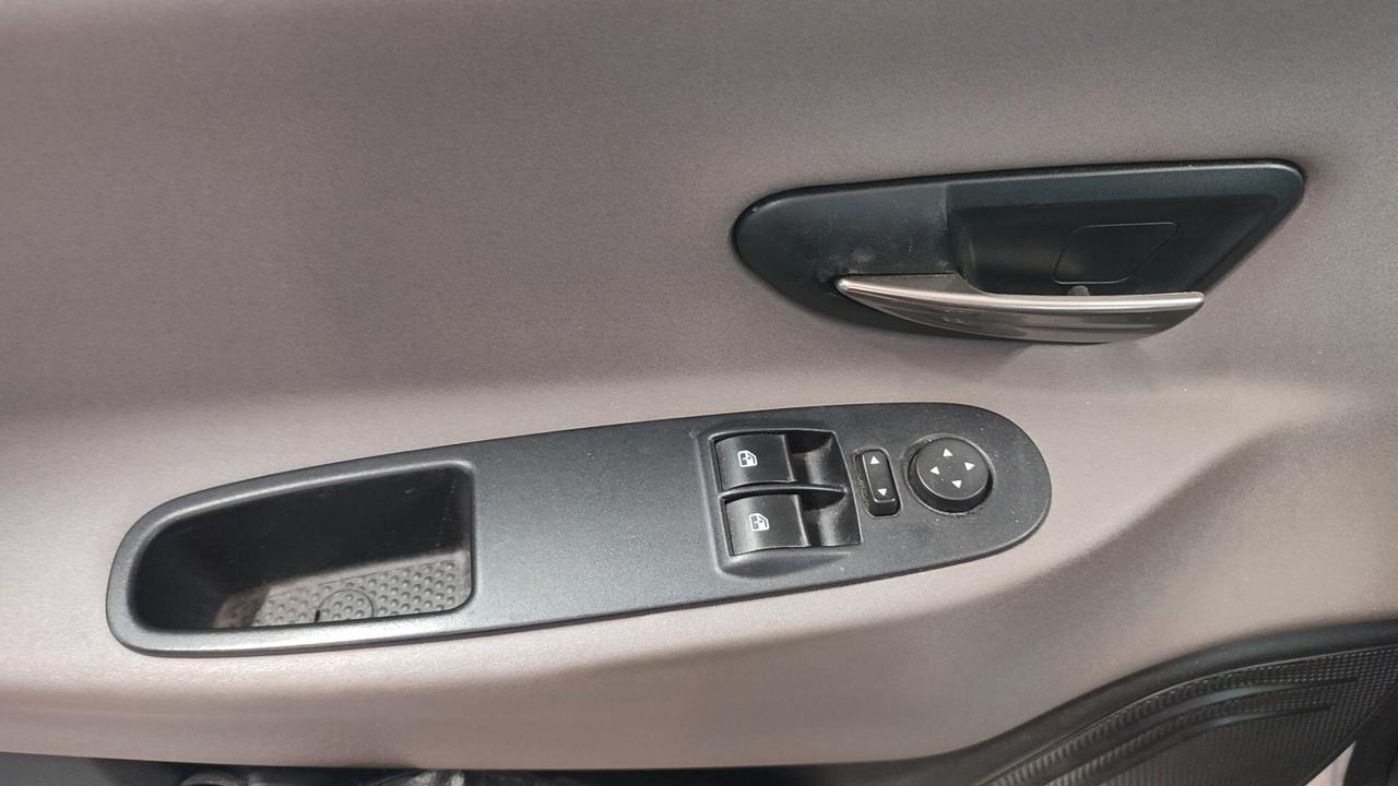 Lancia Ypsilon 1.2 69 CV 5 porte Platinum NEOPATENTATO EURO 6