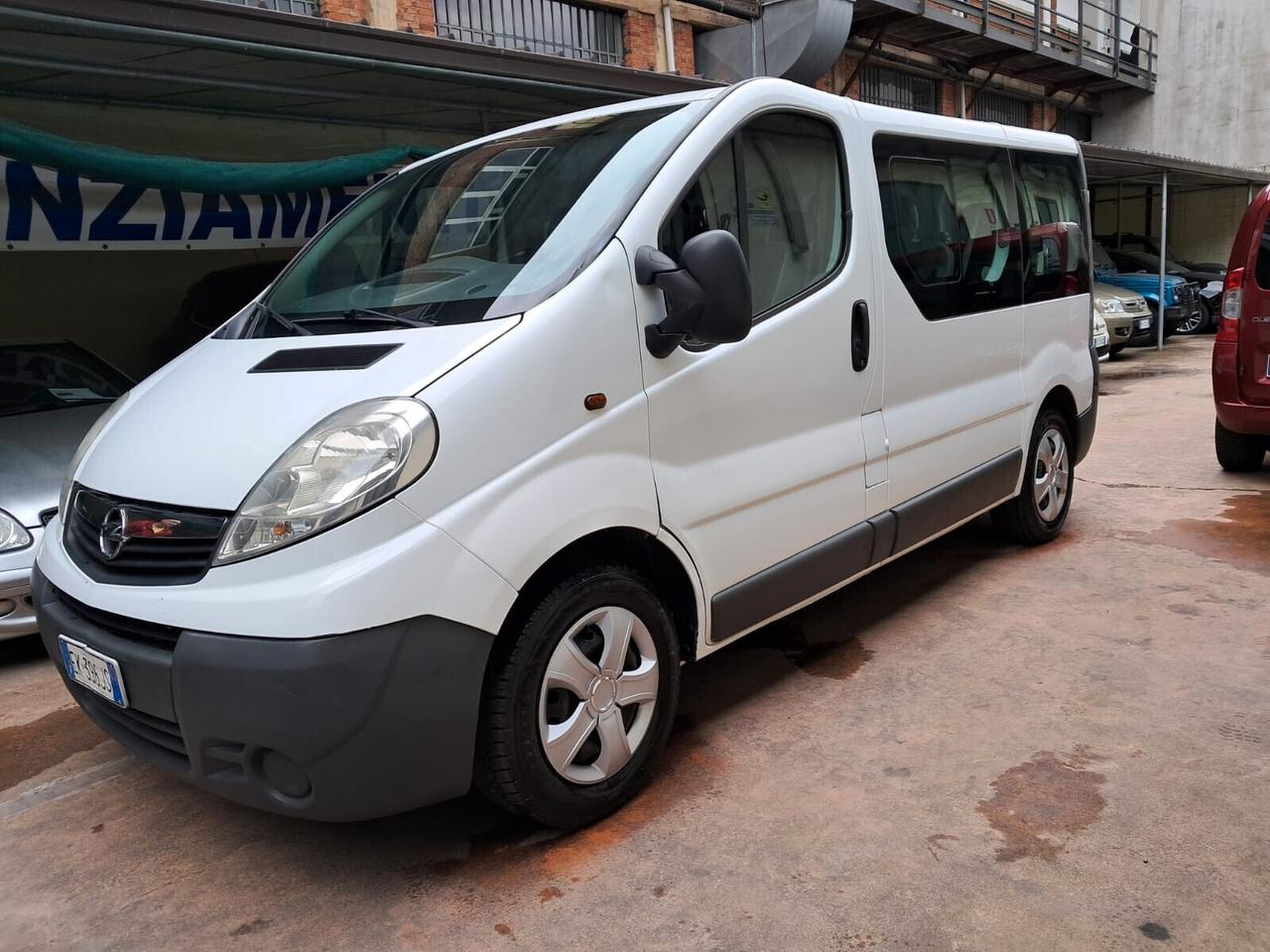 Opel Seleziona VIVARO COMBI 9 POSTI