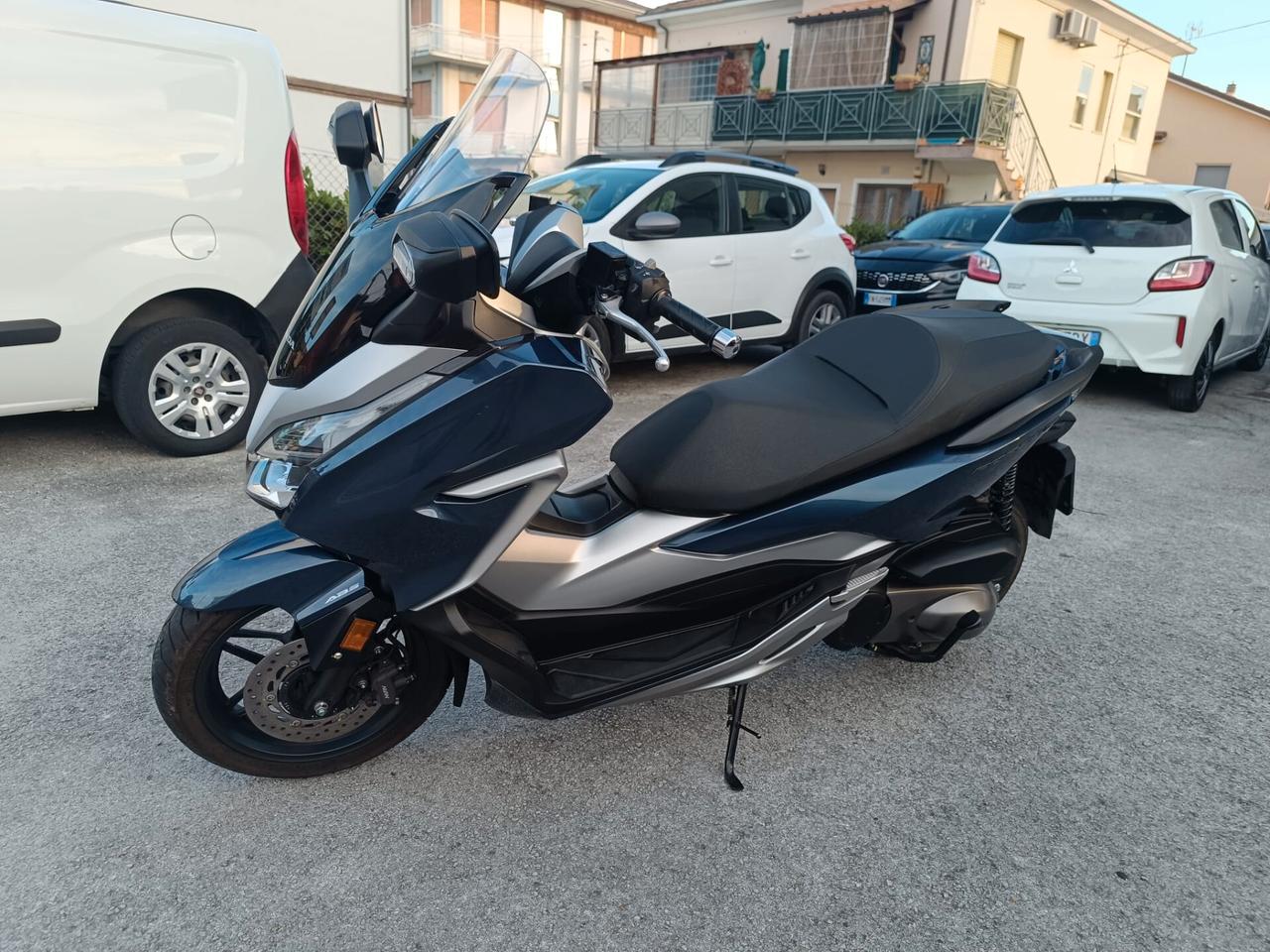 HONDA FORZA 300