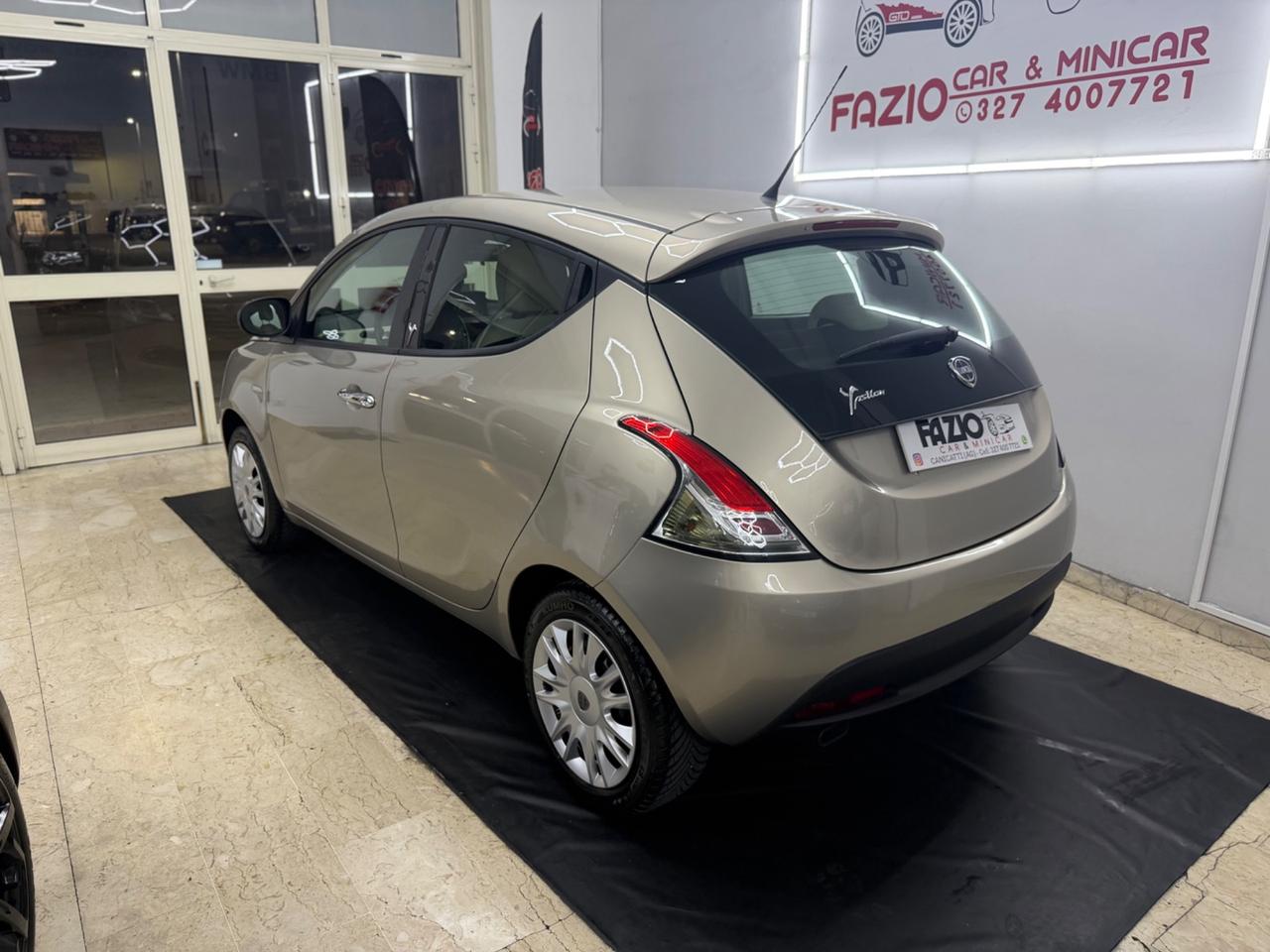 Lancia Ypsilon 1.2 69Cv