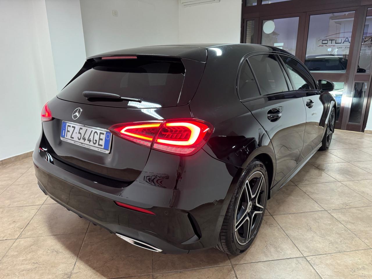 Mercedes-benz A 180 d Automatic Premium AMG LUCI AMBIENTE TOTAL BLACK