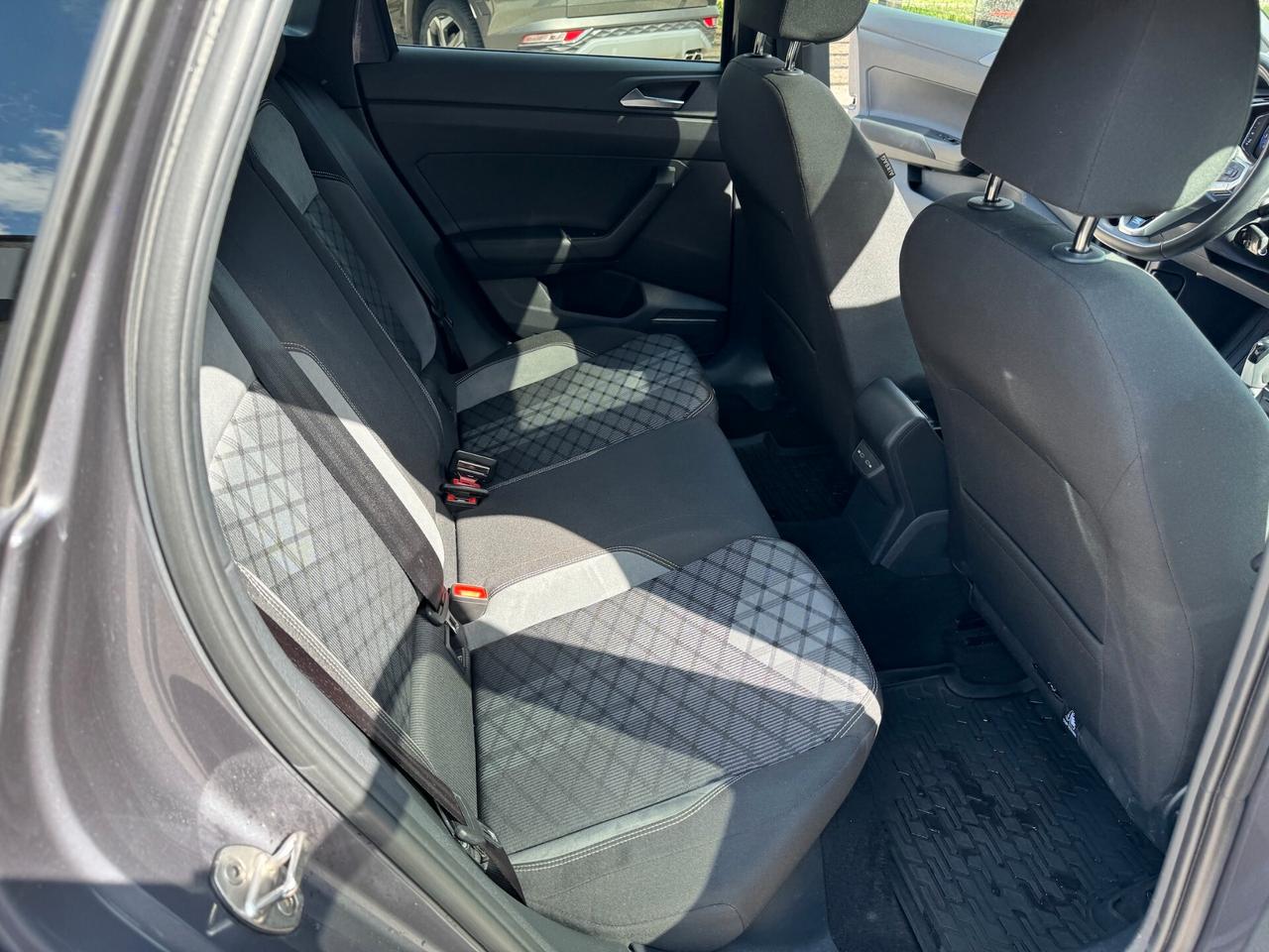 Volkswagen Taigo 1.0 tsi R-Line 110cv dsg TECH PACK . GARANZIA VOLKSWAGEN
