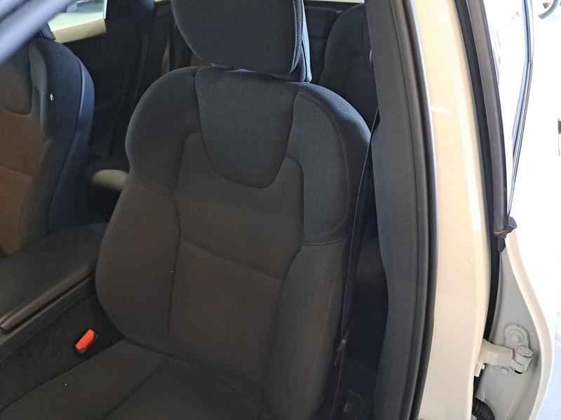 VOLVO XC60 B4 D AWD automatico Momentum Pro