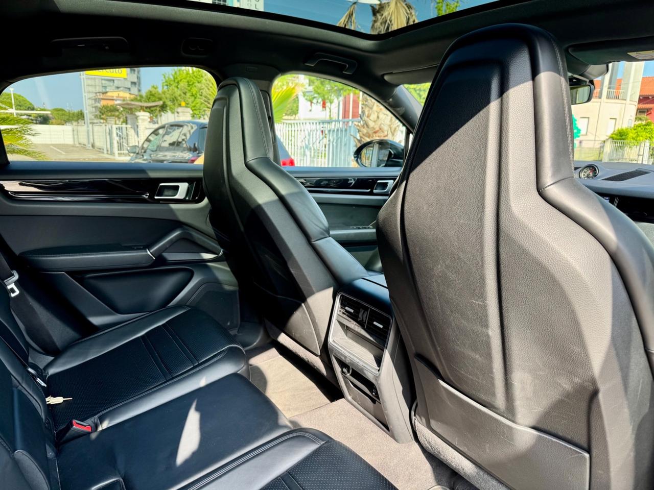 PORSCHE CAYENNE COUPE 3.0 340cv FULL (PERMUTO)
