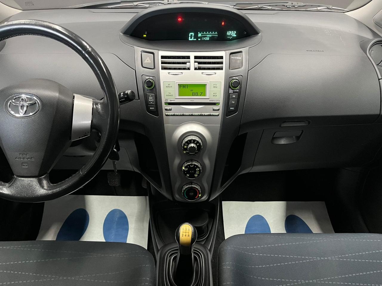Toyota Yaris 1.3 5 porte Navi OK NEOPATENTATI