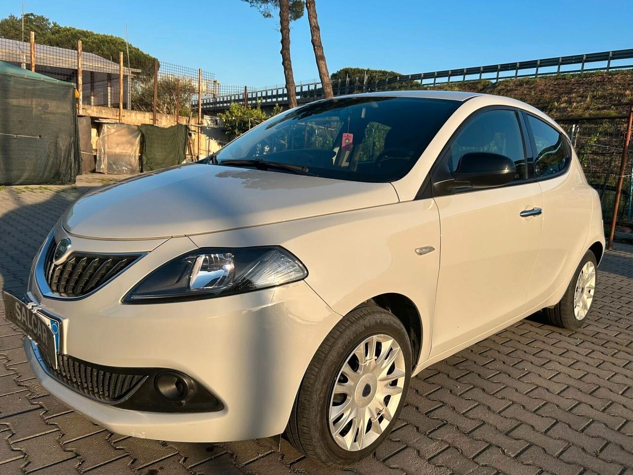 Lancia Ypsilon 1.0 70 cv Hybrid