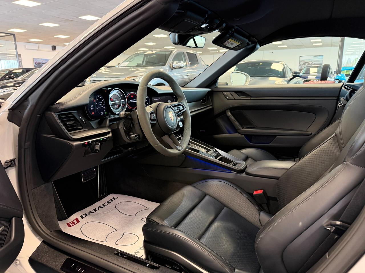 Porsche 911 Carrera 4 GTS Cabriolet